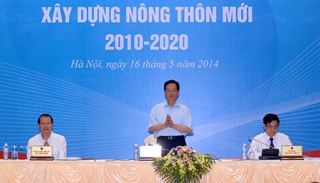 Thủ tướng Nguyễn Tấn Dũng dự và chỉ đạo Hội nghị sơ kết 3 năm thực hiện Chương trình mục tiêu quốc gia xây dựng NTM.